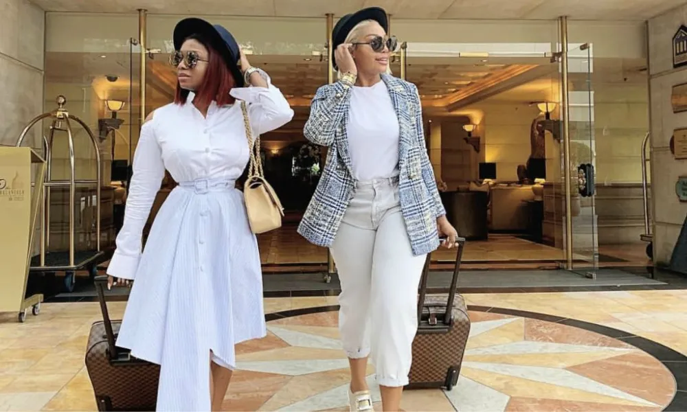 How to Stay Stylish While Traveling Long Distances?